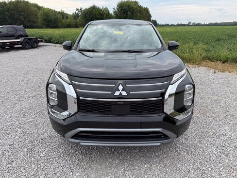 Used 2025 Mitsubishi Outlander SE FWD image 23