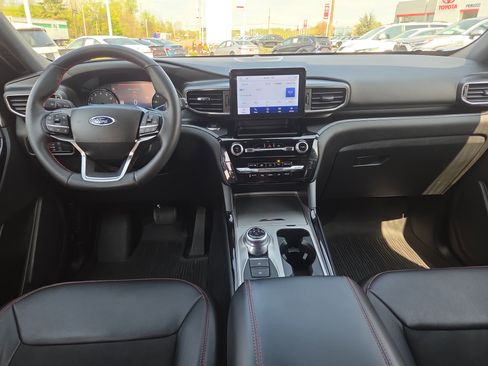 Used 2023 Ford Explorer ST-Line w/ Class IV Trailer Tow Package AWD/4WD image 21