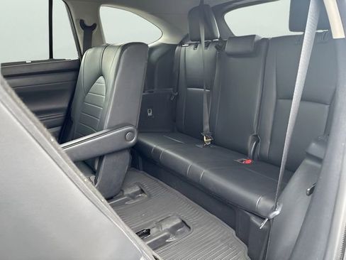 Used 2020 Toyota Highlander XLE AWD/4WD image 35