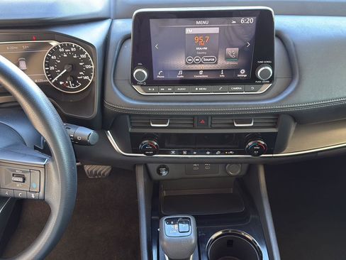 Used 2024 Nissan Rogue SV FWD image 23