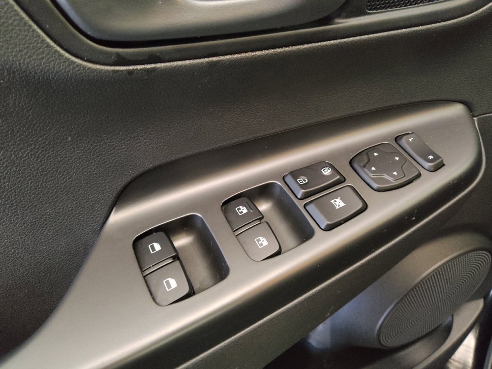 Used 2023 Hyundai Kona SEL AWD/4WD image 27