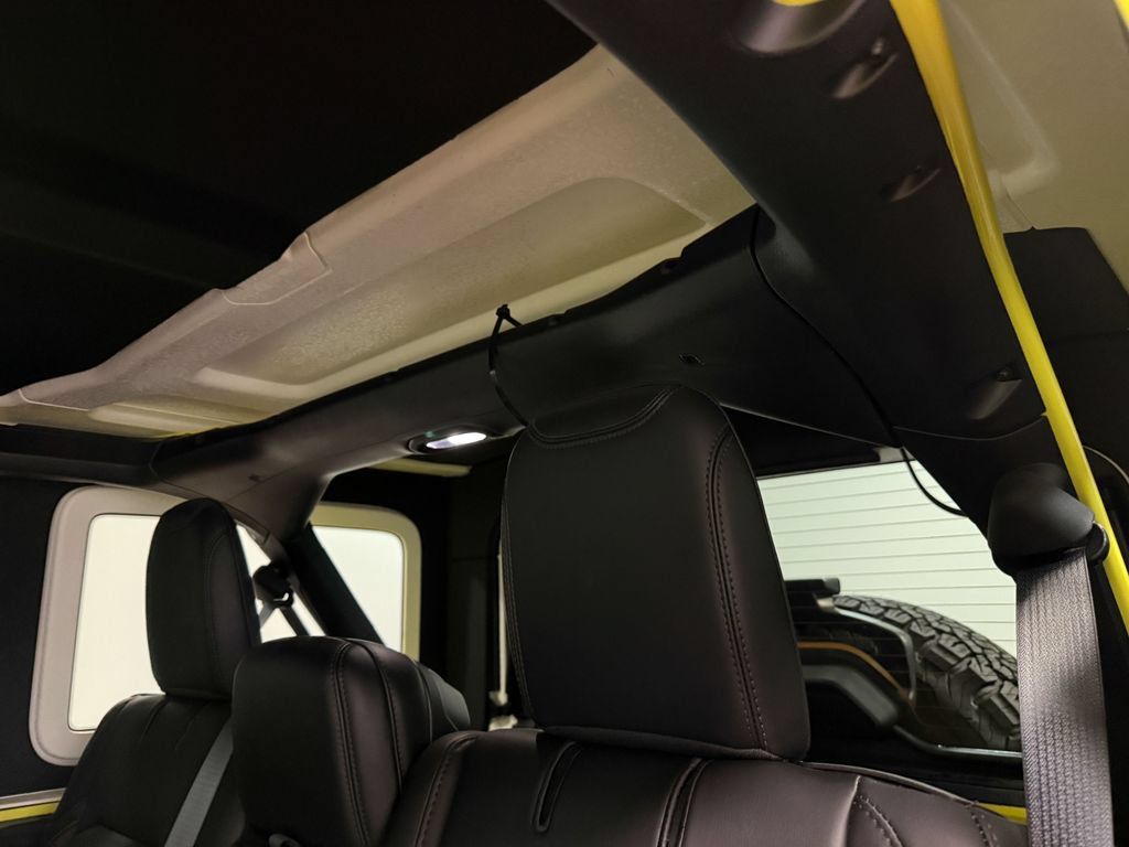 Used 2024 Jeep Wrangler Unlimited Rubicon AWD/4WD image 49