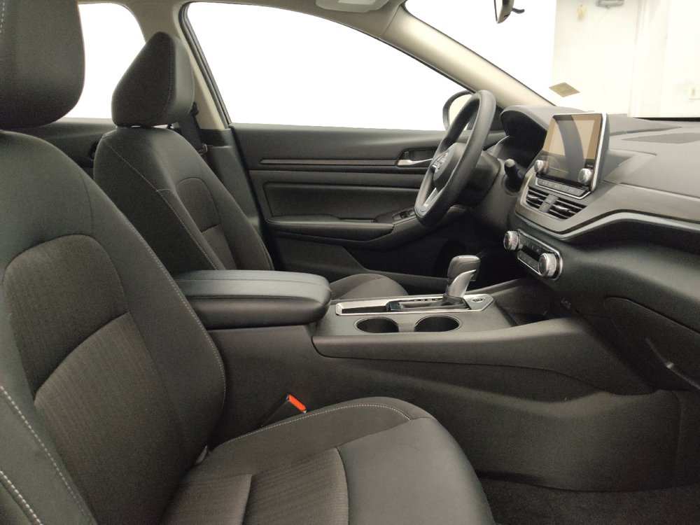 Used 2025 Nissan Altima 2.5 SV FWD image 21