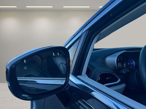 Used 2024 Chrysler Pacifica Select image 28