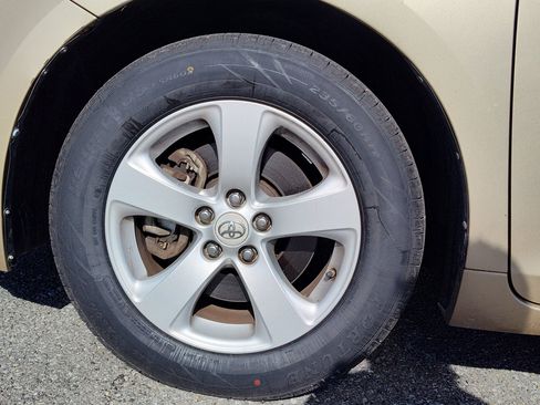 Used 2011 Toyota Sienna LE image 11