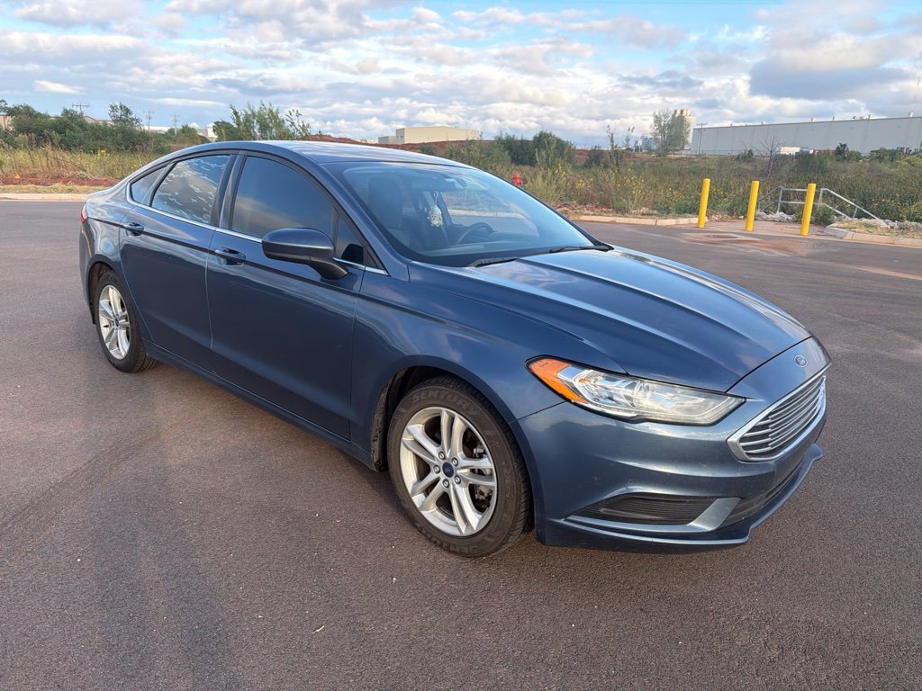 Used 2018 Ford Fusion SE w/ Fusion SE Technology Package FWD image 4