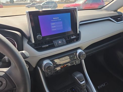 Used 2023 Toyota RAV4 XLE Premium image 11