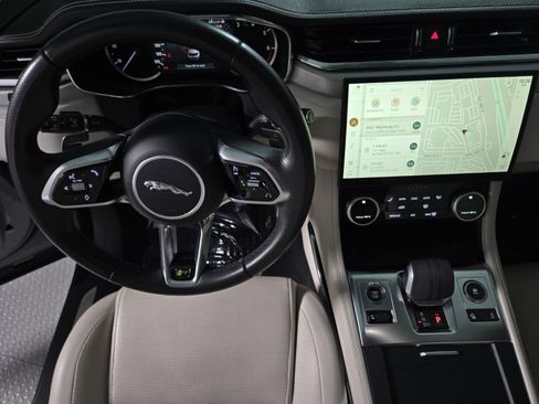 Used 2023 Jaguar F-PACE R-Dynamic S image 12