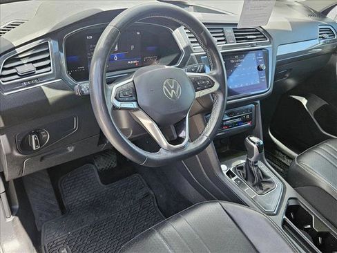 Certified 2022 Volkswagen Tiguan SE w/ Panoramic Sunroof Package FWD image 10