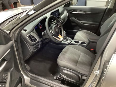 Used 2021 Kia Seltos LX image 12