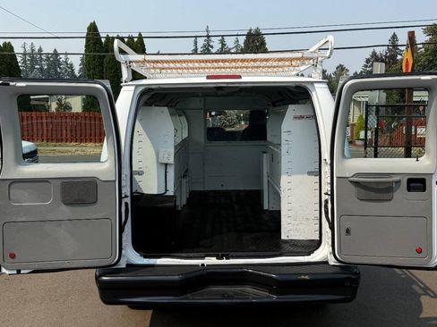 Used 2011 Ford E-350 and Econoline 350 XL w/ Interior Upgrade Pkg RWD image 6