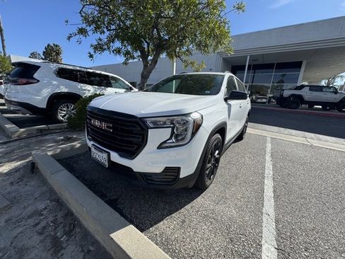 Used 2023 GMC Terrain SLE w/ Elevation Edition image 2