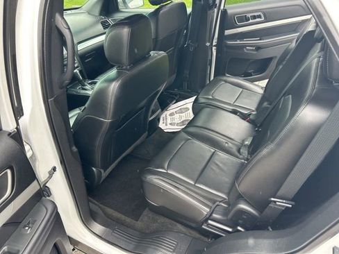 Used 2017 Ford Explorer XLT w/ Equipment Group 202A AWD/4WD image 9