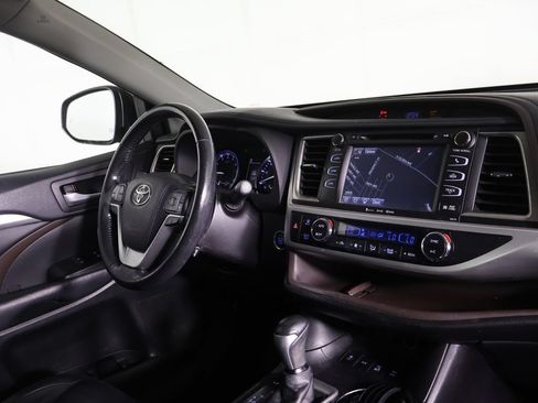 Used 2017 Toyota Highlander XLE w/ Carpet Mat Package AWD/4WD image 34