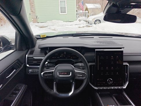 Used 2025 GMC Acadia Elevation w/ LPO, Floor Liner Package image 4