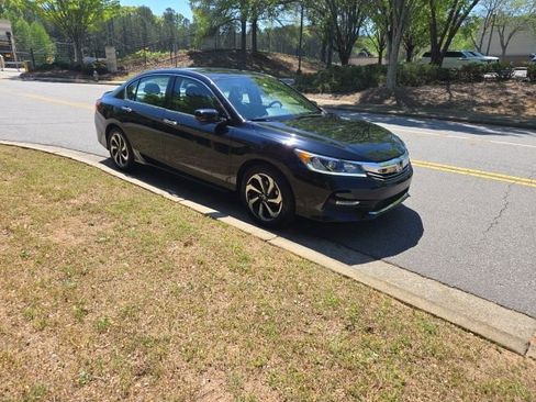 Used 2017 Honda Accord EX-L image 3