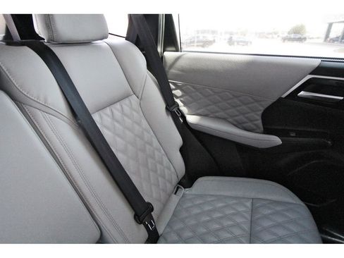 Used 2023 Mitsubishi Outlander FWD image 12