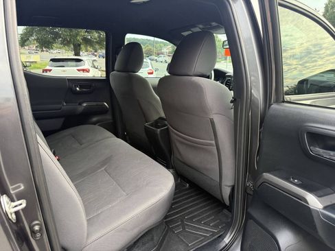 Used 2018 Toyota Tacoma TRD Sport AWD/4WD image 15
