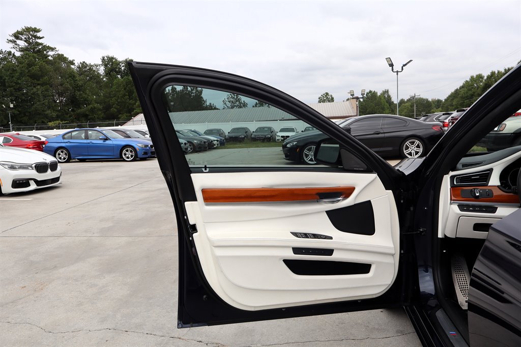 Used 2015 BMW 750Li RWD image 37