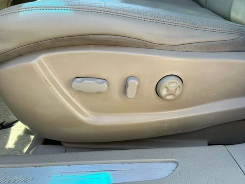 Used 2009 Cadillac DTS w/ Trunk Convenience Package image 21