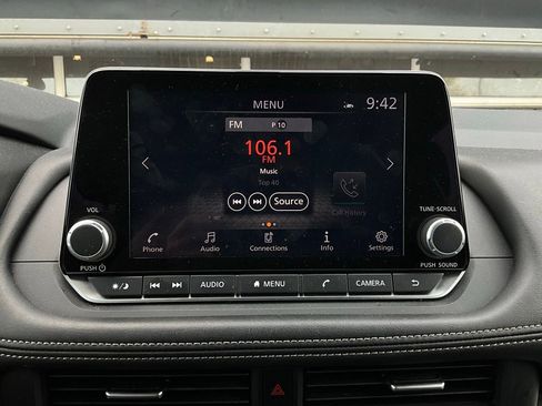 Used 2025 Nissan Rogue SV image 29