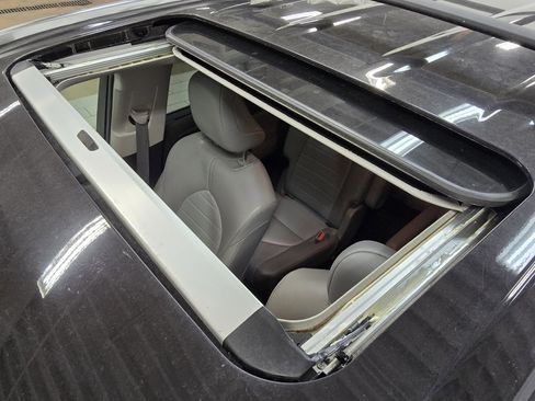 Used 2021 Toyota Highlander XLE image 3