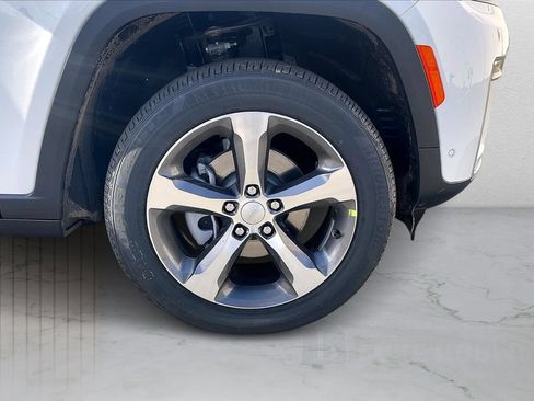 New 2026 Jeep Grand Cherokee Limited w/ Luxury Tech Group II AWD/4WD image 34
