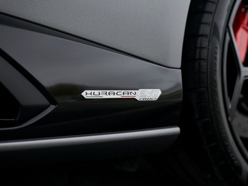 Used 2023 Lamborghini Huracan EVO image 10