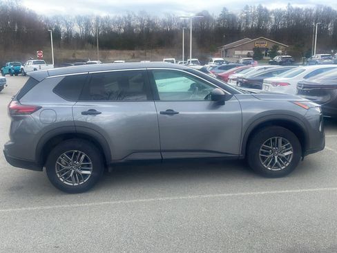 Used 2024 Nissan Rogue S image 9