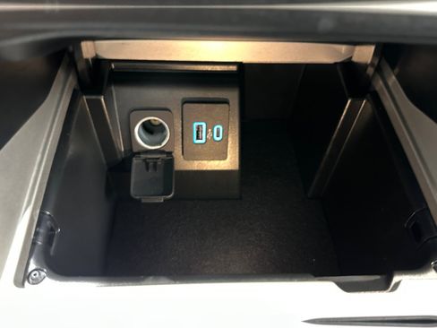 Used 2024 Ford Explorer XLT w/ Equipment Group 202A RWD image 21