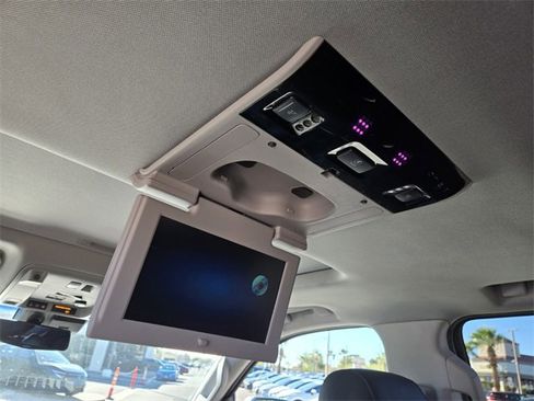 Used 2019 Cadillac Escalade ESV Premium Luxury image 18