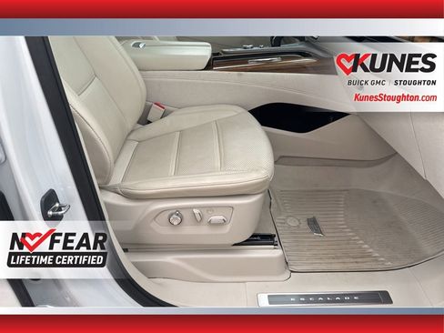 Used 2023 Cadillac Escalade Premium Luxury Platinum w/ Heavy-Duty Trailer Package AWD/4WD image 26