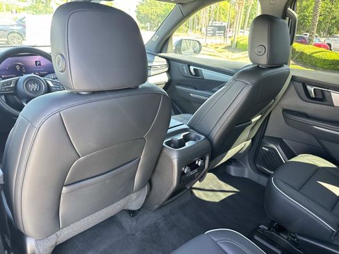 Used 2025 Buick Enclave Preferred FWD image 12