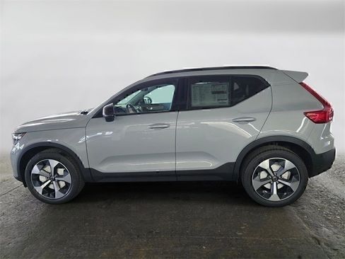 New 2026 Volvo XC40 B5 Plus w/ Climate Package image 8
