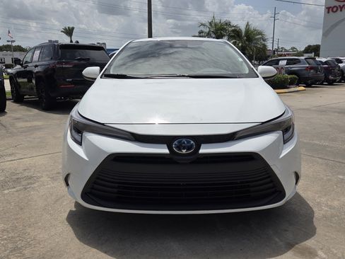 Certified 2025 Toyota Corolla LE FWD image 2