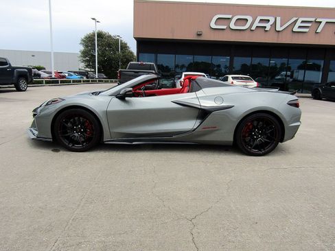 Used 2024 Chevrolet Corvette Z06 w/ Stealth Interior Trim Package RWD image 8