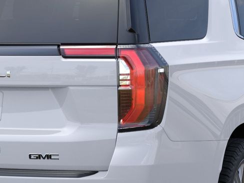 New 2026 GMC Yukon Denali Ultimate w/ LPO, Floor Liner Package AWD/4WD image 39