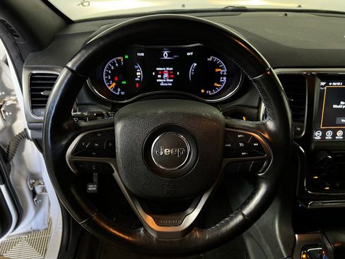 Used 2018 Jeep Grand Cherokee Laredo image 9