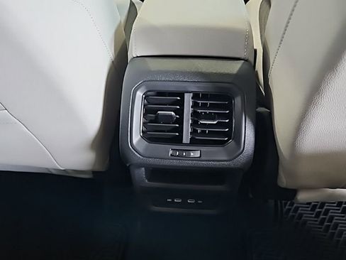 New 2026 Volkswagen Taos SE AWD/4WD image 18
