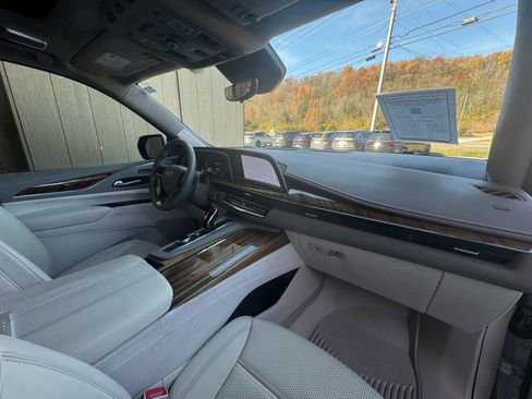 Used 2022 Cadillac Escalade Sport Platinum w/ LPO, ONYX Package image 24