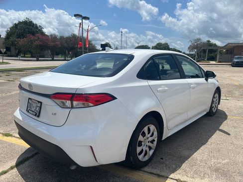 Used 2025 Toyota Corolla LE FWD image 4