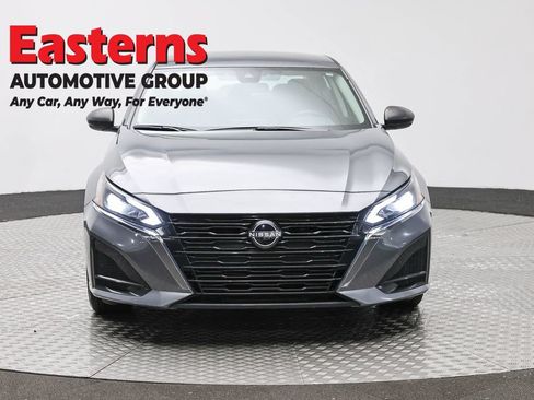 Used 2024 Nissan Altima 2.5 SV FWD image 2