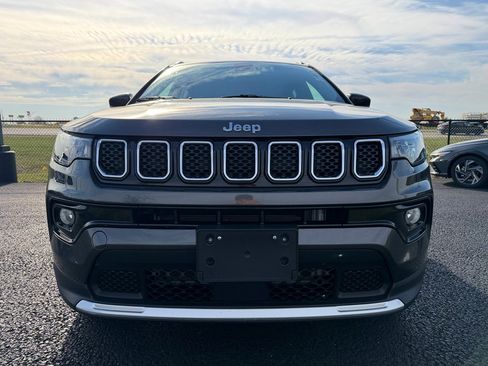 Used 2024 Jeep Compass Limited image 9