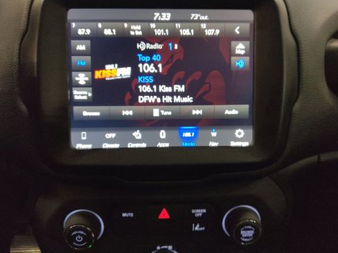 Used 2023 Jeep Renegade Latitude w/ Sun/Sound Group AWD/4WD image 25
