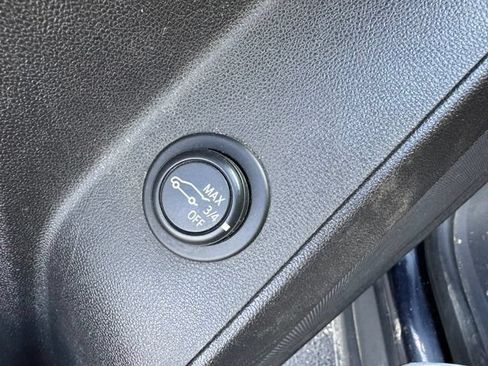 Used 2020 Chevrolet Equinox LT FWD image 19