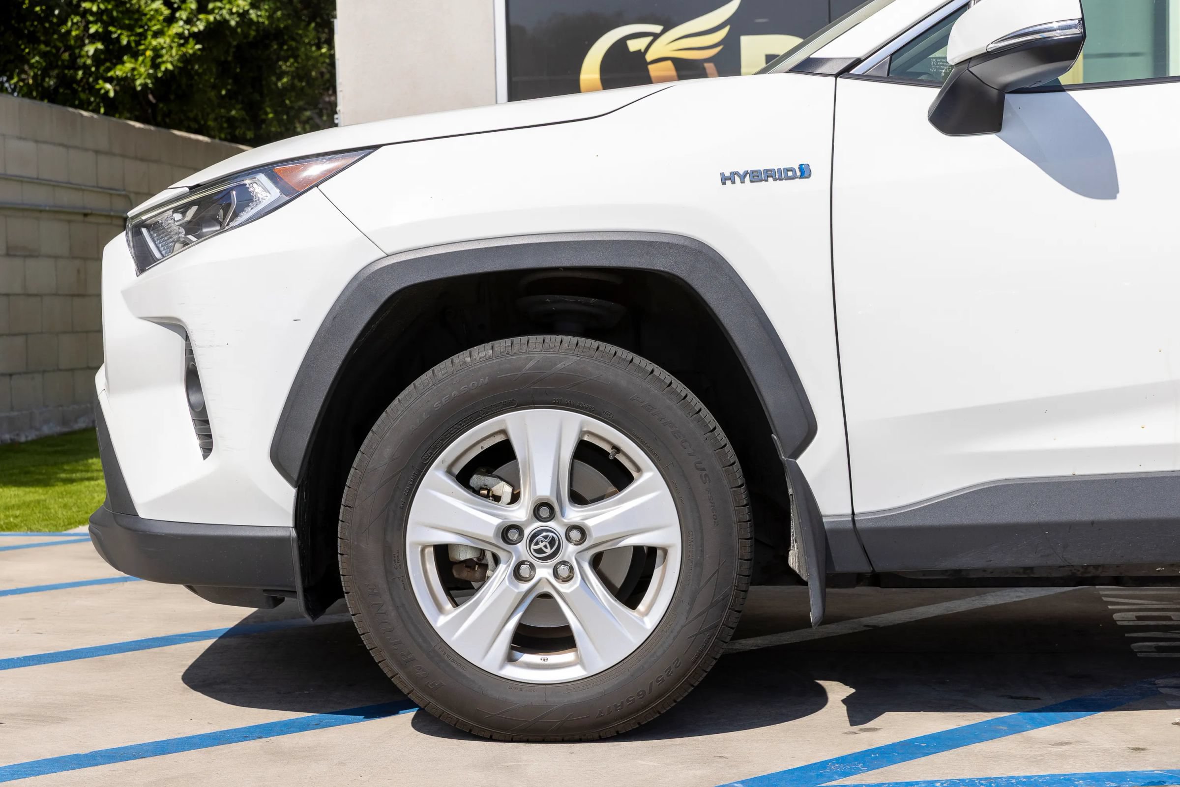 Used 2021 Toyota RAV4 XLE w/ XLE Grade Weather Package AWD/4WD image 37