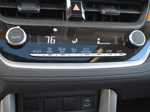 Used 2024 Toyota Corolla Cross LE w/ Moonroof Package image 32