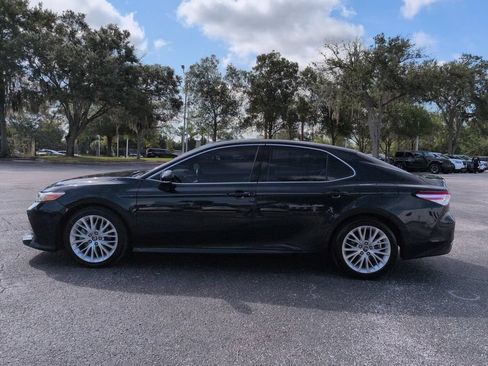 Used 2018 Toyota Camry XLE FWD image 7