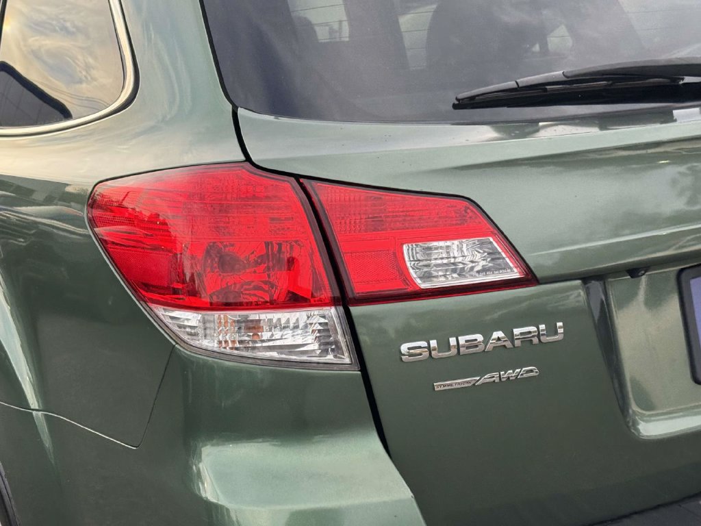 Used 2013 Subaru Outback 3.6R Limited AWD/4WD image 13