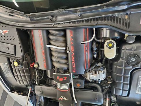 Used 2001 Chevrolet Corvette Convertible w/ Preferred Equipment Group2 RWD image 18